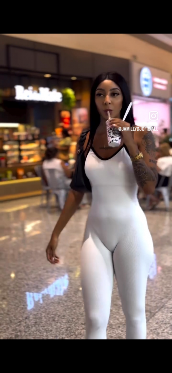 Latina in white leggings with phat pussy cameltoe 🥵🔥 #zP40Yfag