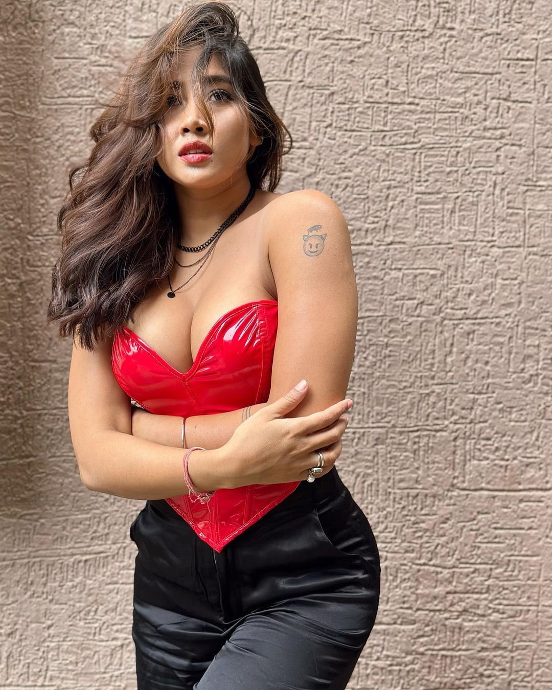 Indian Instagram girl Sofia Ansari's topless pic and cleavage videos part 1 #0VL3jEX9