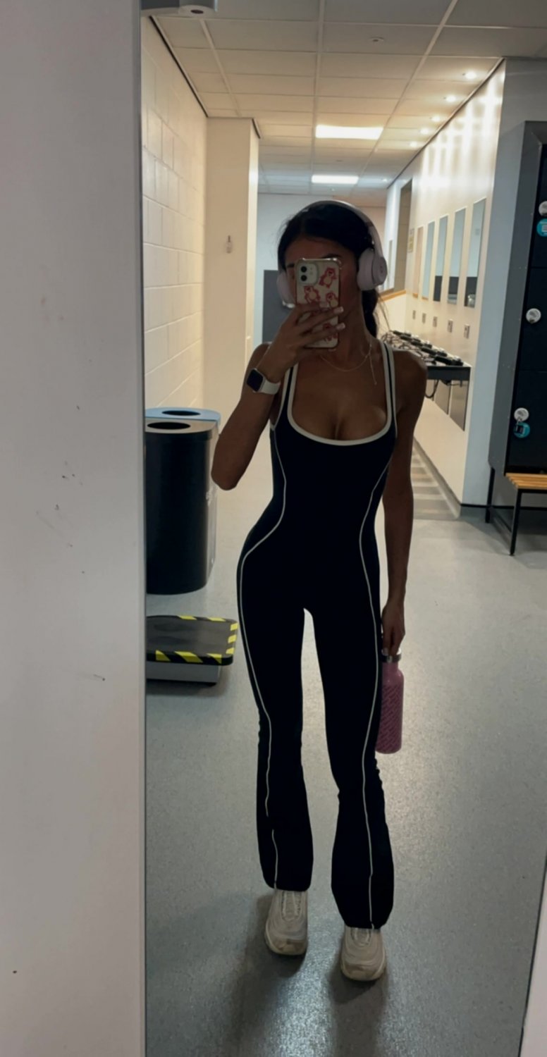 Slim but curves in the right places #1CR7L6xq