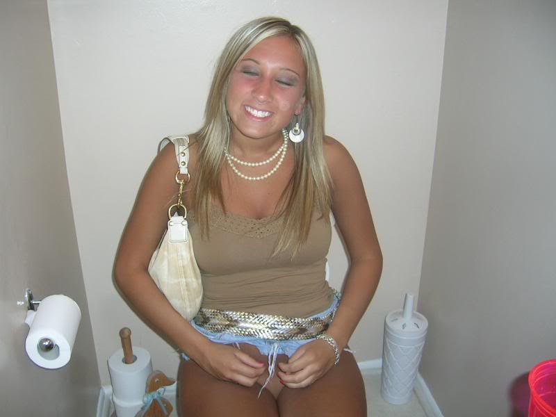 WS Potty Hotties 2011-09-07 (perfect example of how blondes have more fun) #1fShiZUU