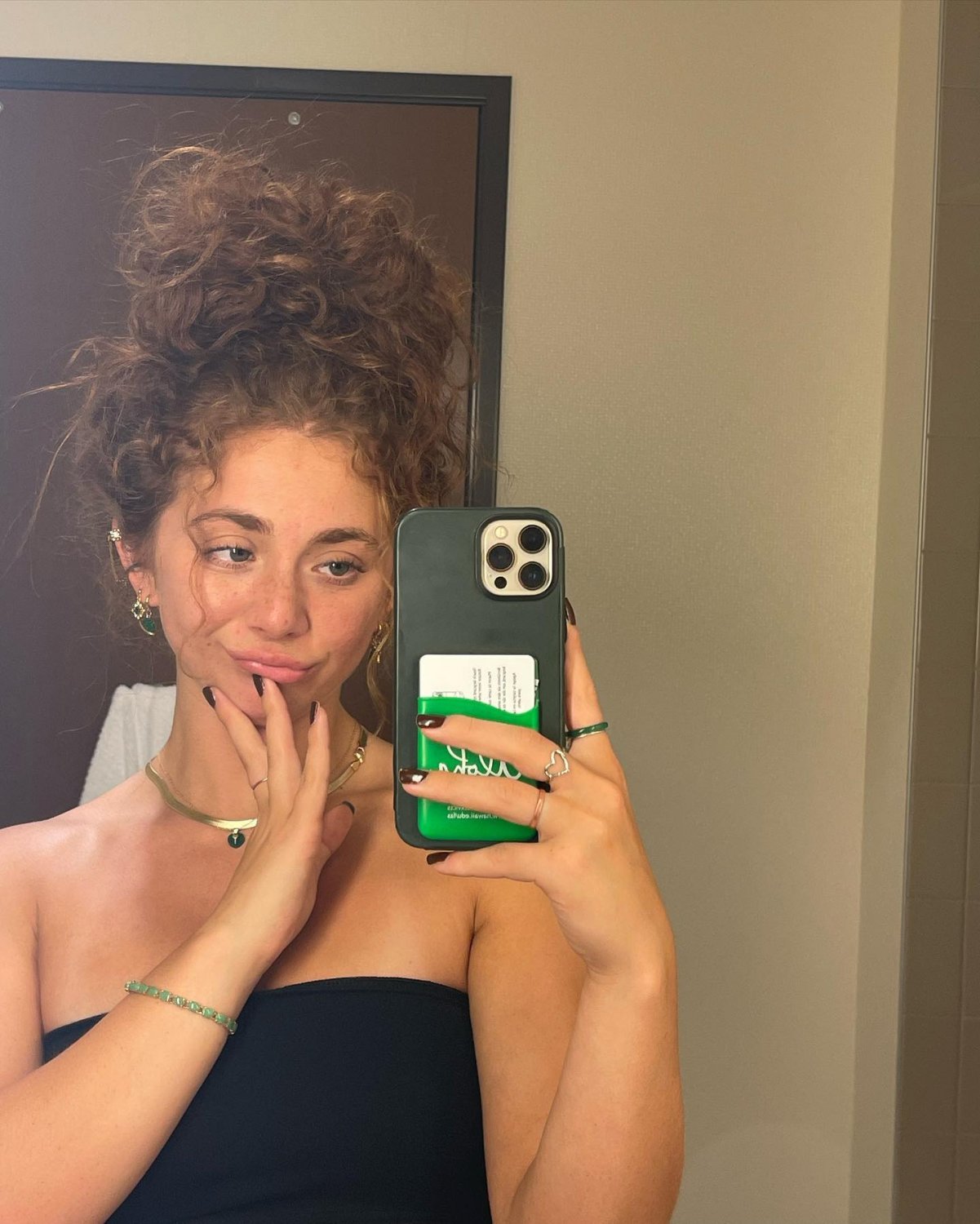 Sexy thicc college teen Alia #1wBx0Yc3