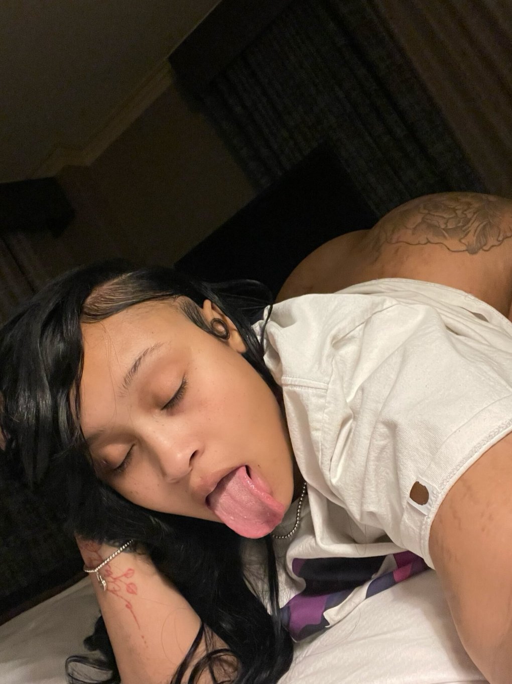 Fine Thick lightskin slut #27Q1KVWj