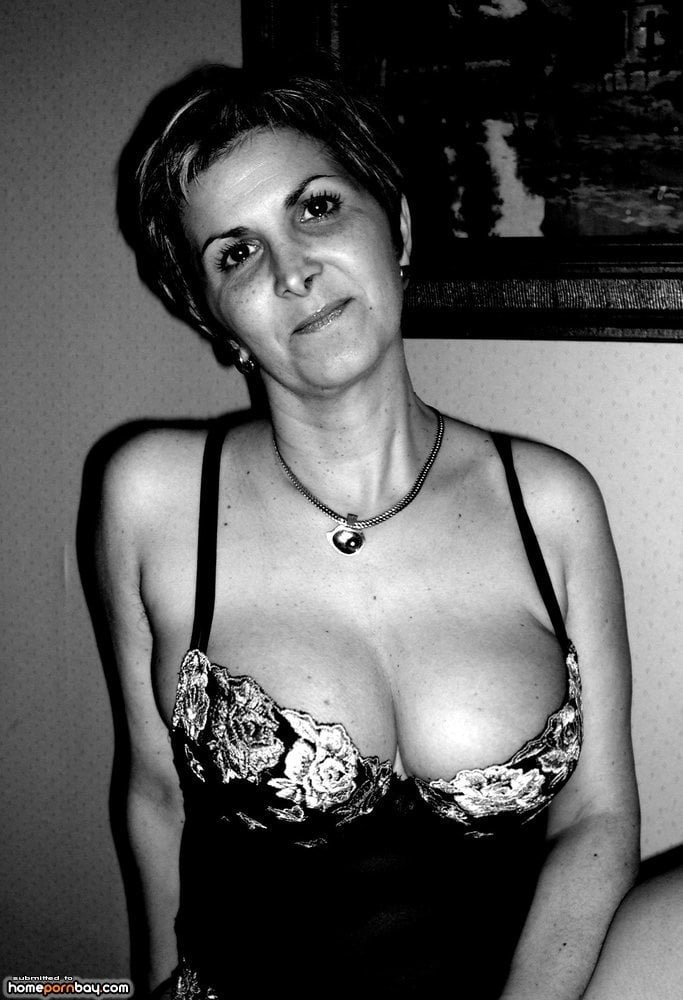 Sarah - Mature Wife From France - Part 2.   (x3) #2X5cH9Fg