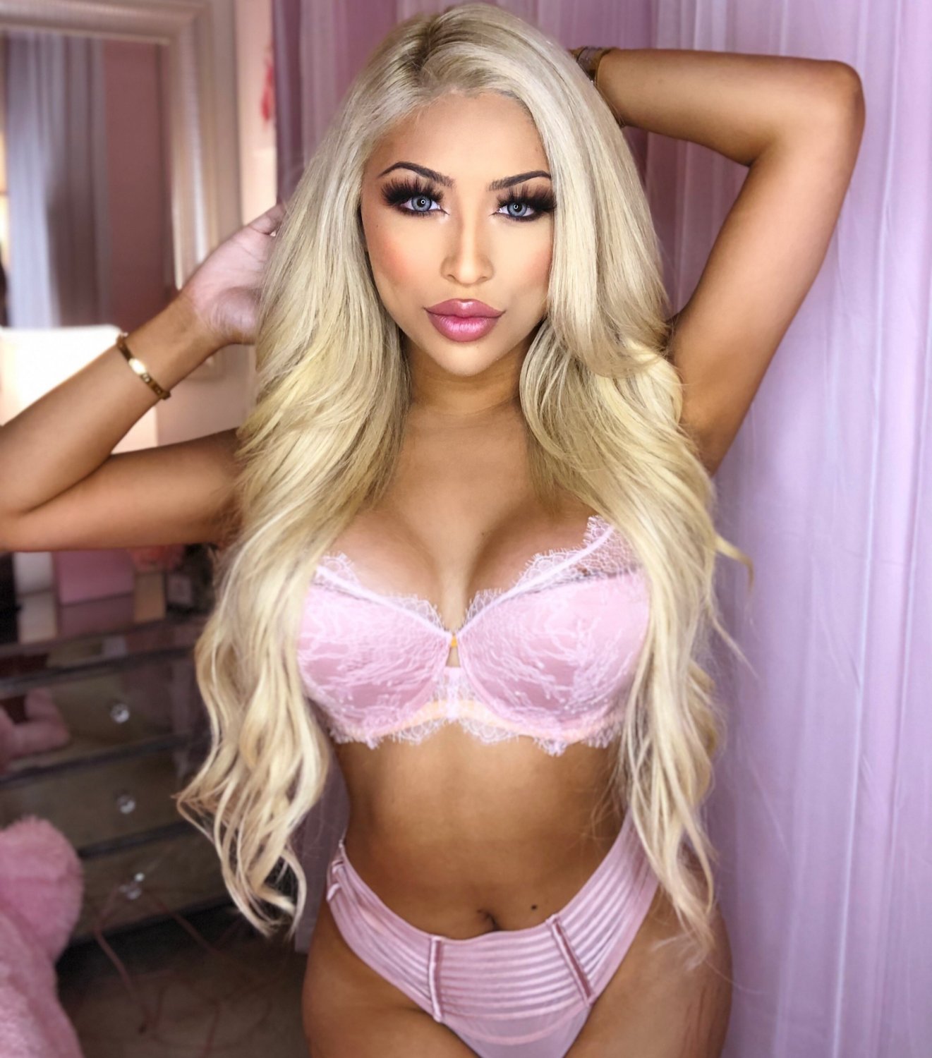3bmannqw Sexy Blonde Tranny admires BBC 👱♀️♥️🍆 #3bMAnNqw