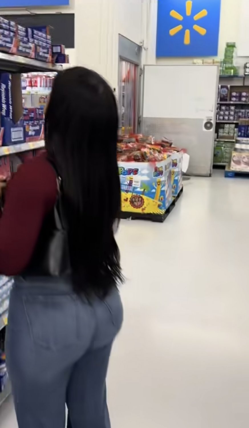 Fine Latina Reaction to getting her juicy ass filmed #3EbrdNeL