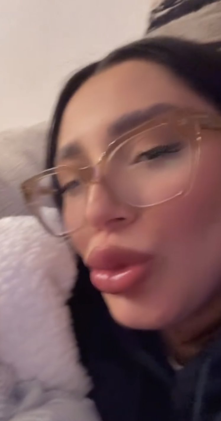 Latina milf dsl lips I would bust all over her beautiful slutty face #3mXAuVrP