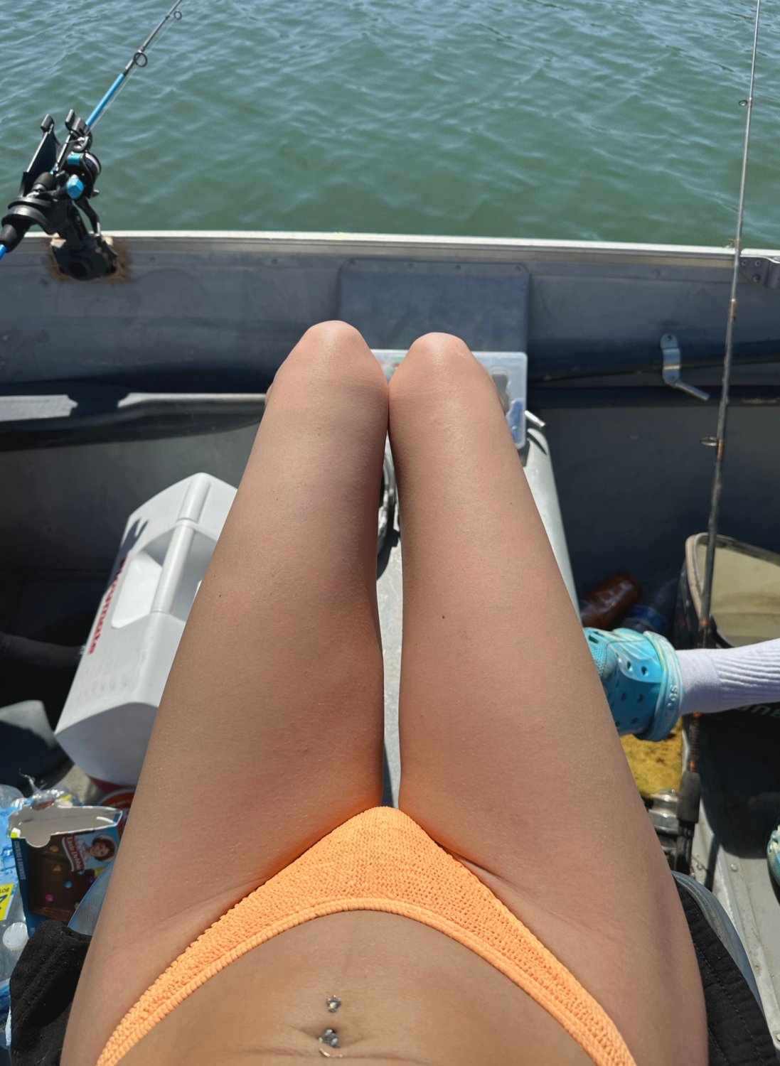 My legs aren’t the only thing that’s getting hot in this sun #4F0YG6M8