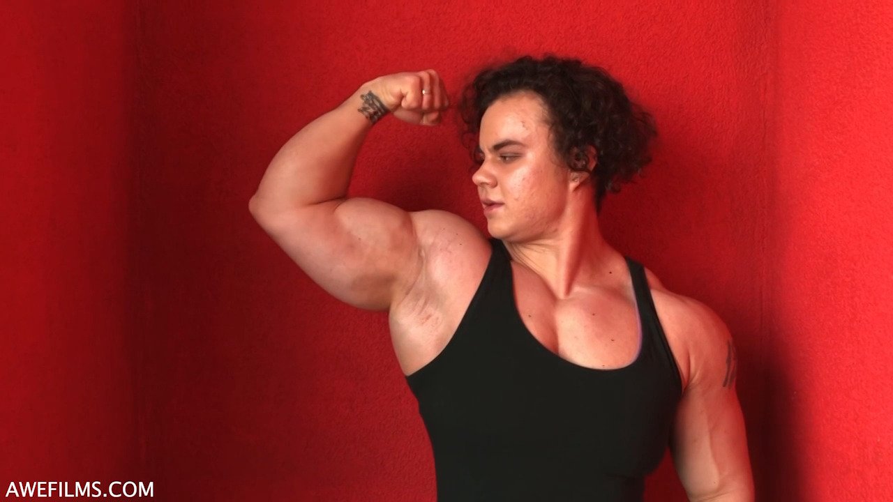 Mrs Korableva, muscle armpits and the strong scent of bodybuilding #4sOnexDb