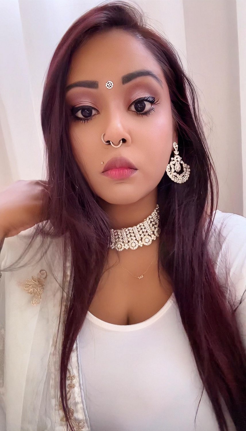 Beautiful Indian Devotee Women #521rrtQ8
