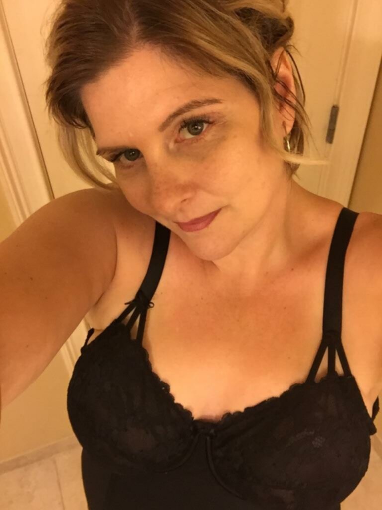 Valerie - Mature US Milf & Swinger...!    (nud) #5QdE8KhR