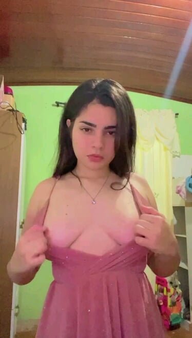 who is she? someone got the video? #5qyPwLi3
