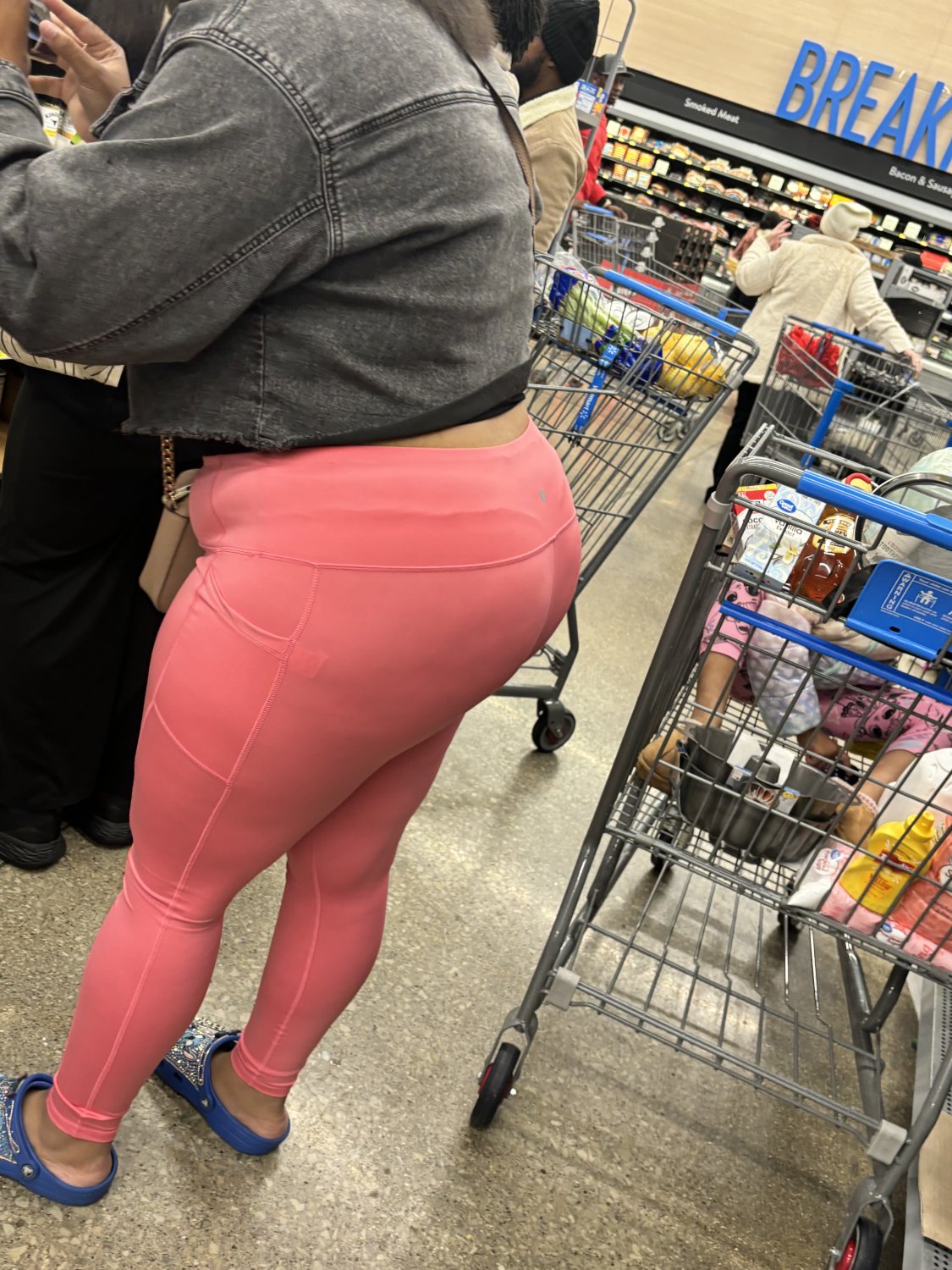 Think Booty Ebony in pink leggings (Thong) #6QotvzLA