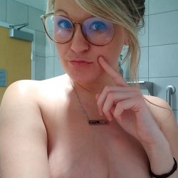 ALEXXHOTWIFE