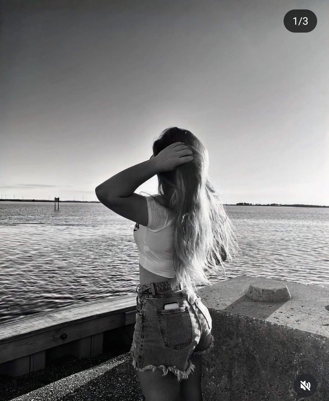 Blonde slut only know how to show off her ass #7nXwhTpH