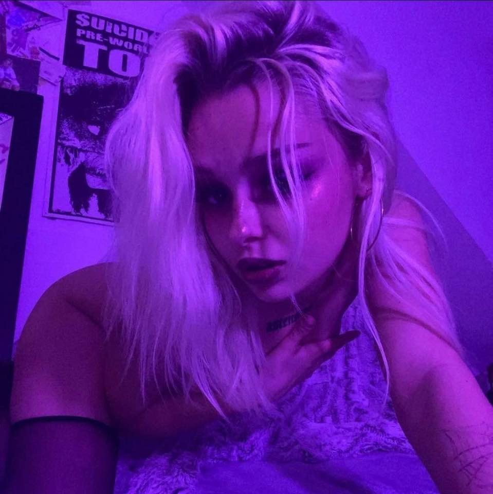 Goth slut Sophie, 19, likes showing it all off #7z85aW4N