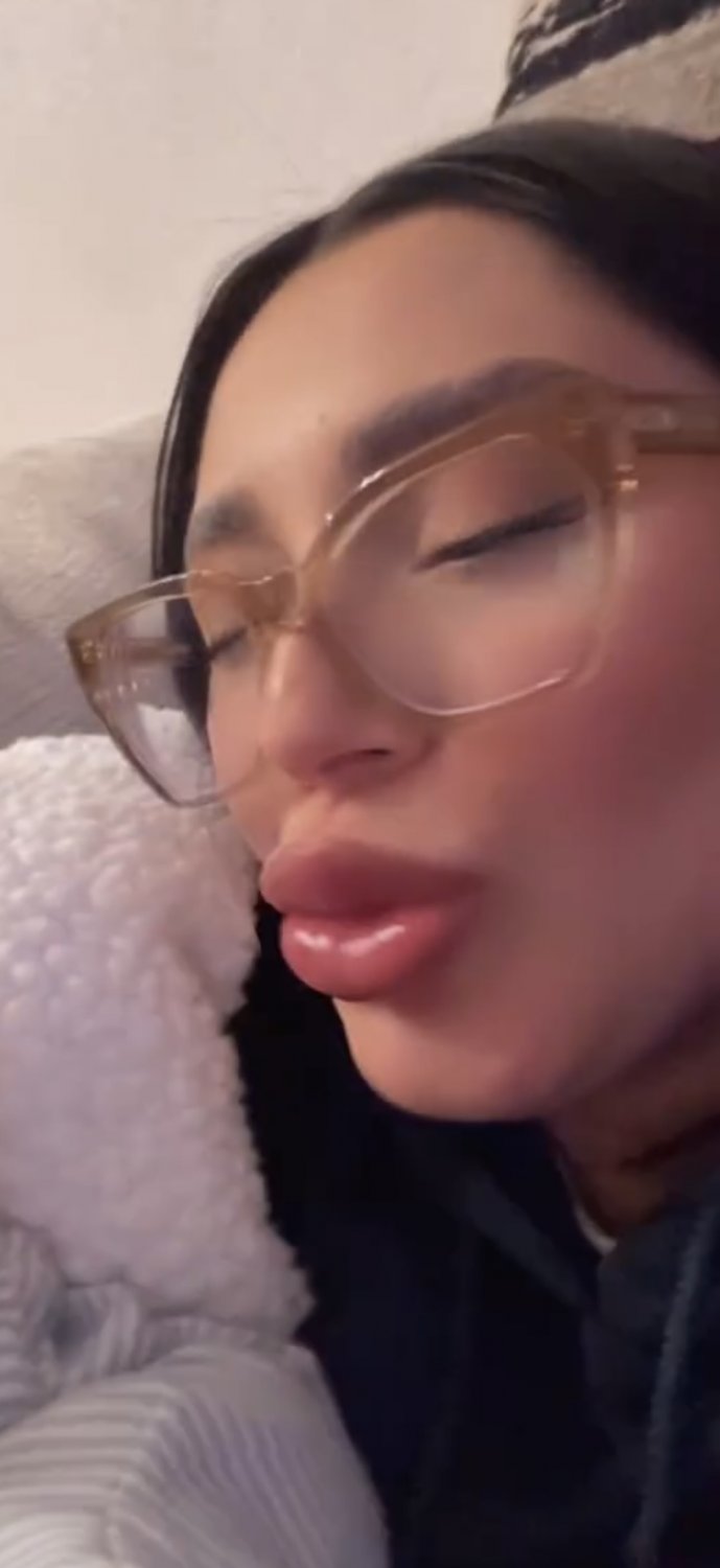 Latina milf dsl lips I would bust all over her beautiful slutty face #8JfbJvnh