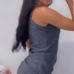 Novinha mostrando seu novo penteado