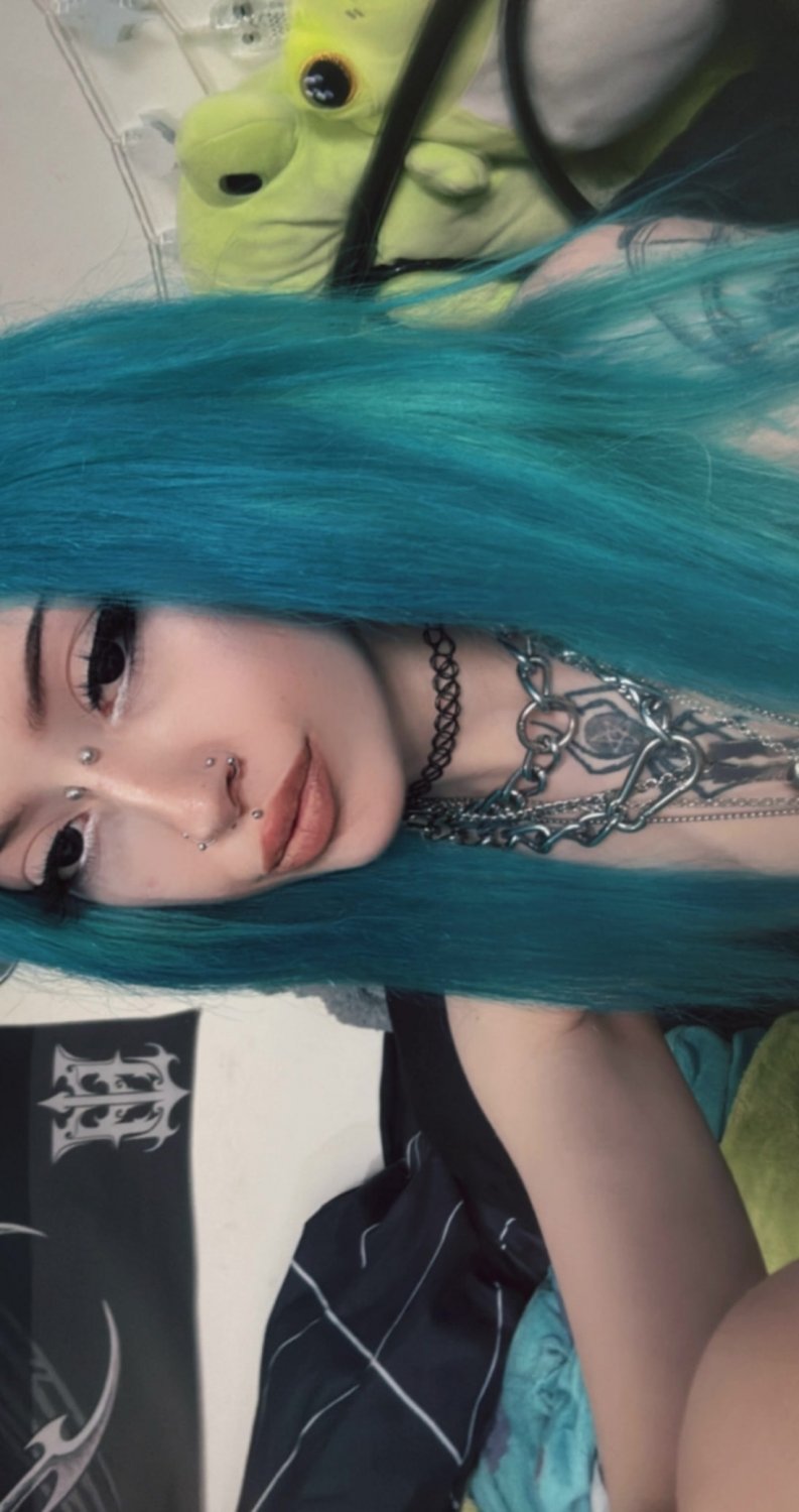 I heard you like dark, vampiric girls. Would you let me devour you #8xMmpv2P