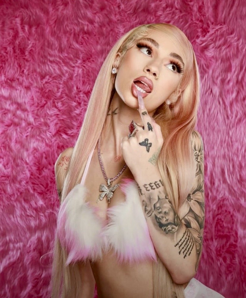 {New} Bhad Bhabie @ club working the pole on her birthday 🎂 #8yDmKs9w