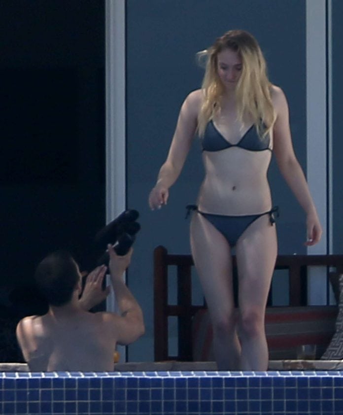 Sophie Turner  #9Hxesta2
