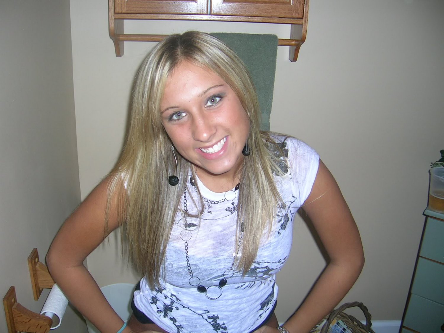 WS Potty Hotties 2011-09-07 (perfect example of how blondes have more fun) #a6oIImYJ