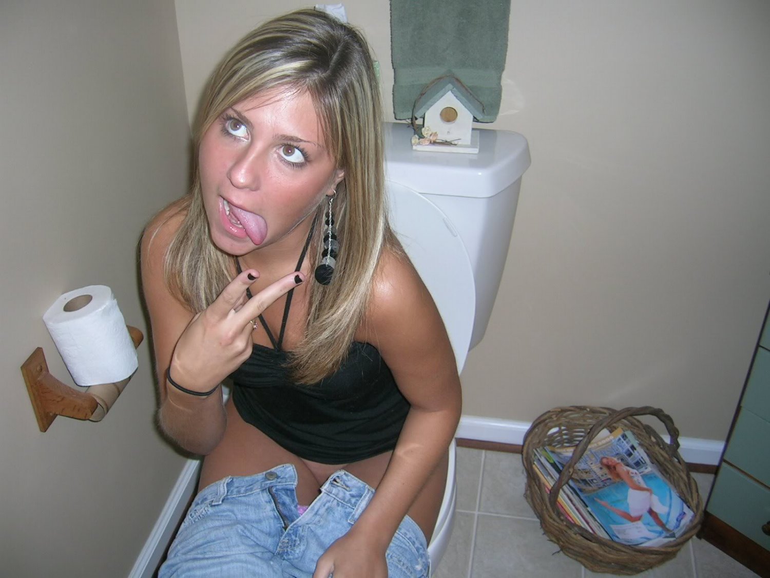 WS Potty Hotties 2011-09-07 (perfect example of how blondes have more fun) #AiuQlosw