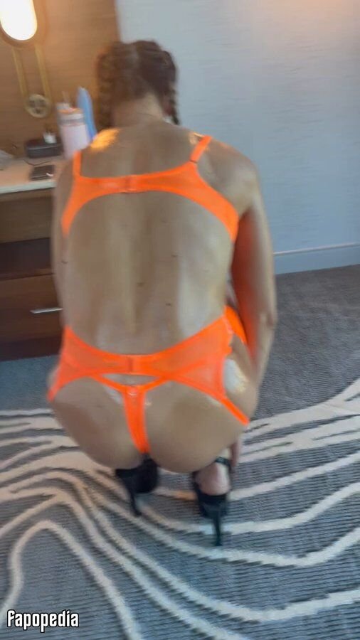 b4yfnqs4 Skye_hotwife, esposa put4 culeand0 duro con otras verg y el esposo pendj graba como grita perr4. #B4YFnQS4