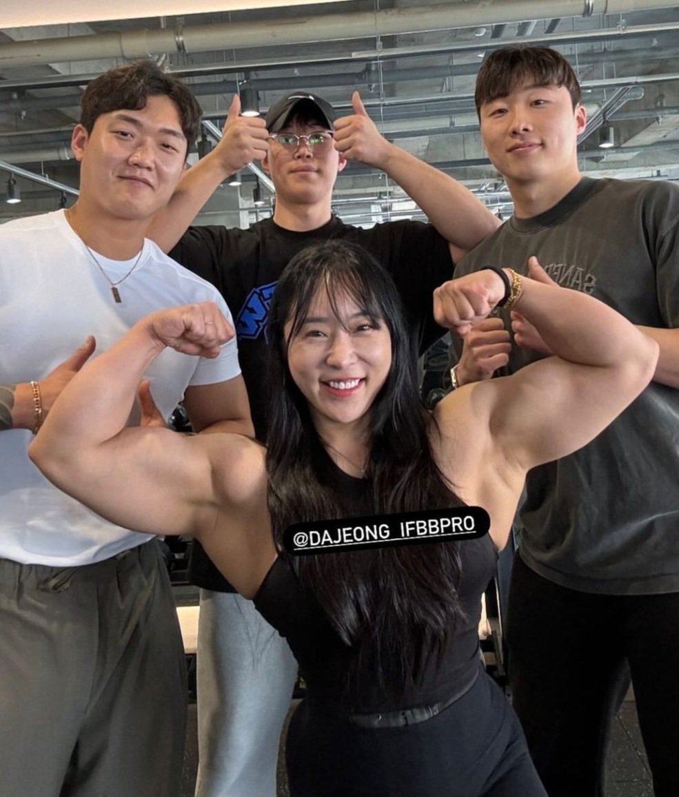 Muscle armpits, can you really smell them without cumming? #B98FQV7J