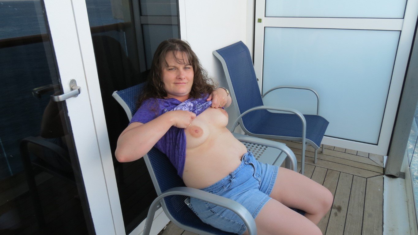 A fat vacation cruise ship wife gets fucked #bFwlX4AQ