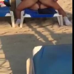 Follando en la casa de la playa.