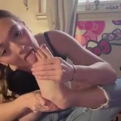 sluts showing off their pretty feet
