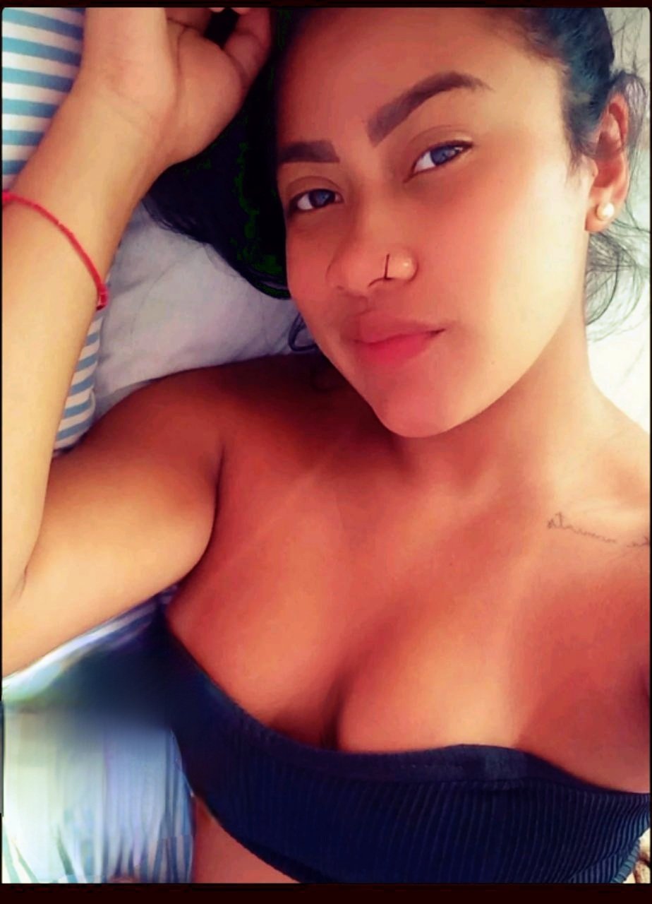 Morena peituda #bU2ZA55s