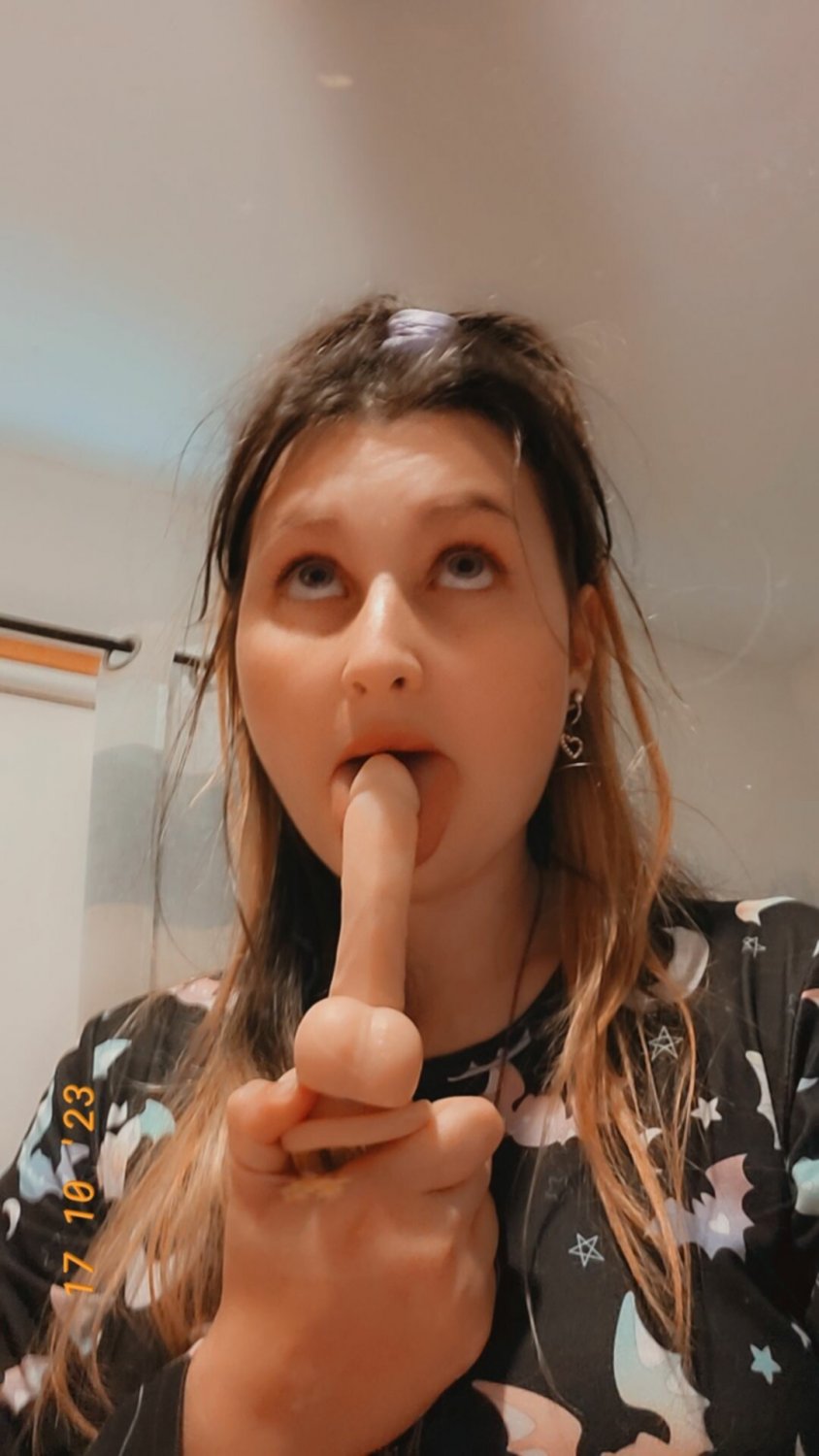 Chat Pic Slut No Name #c8YumdlJ