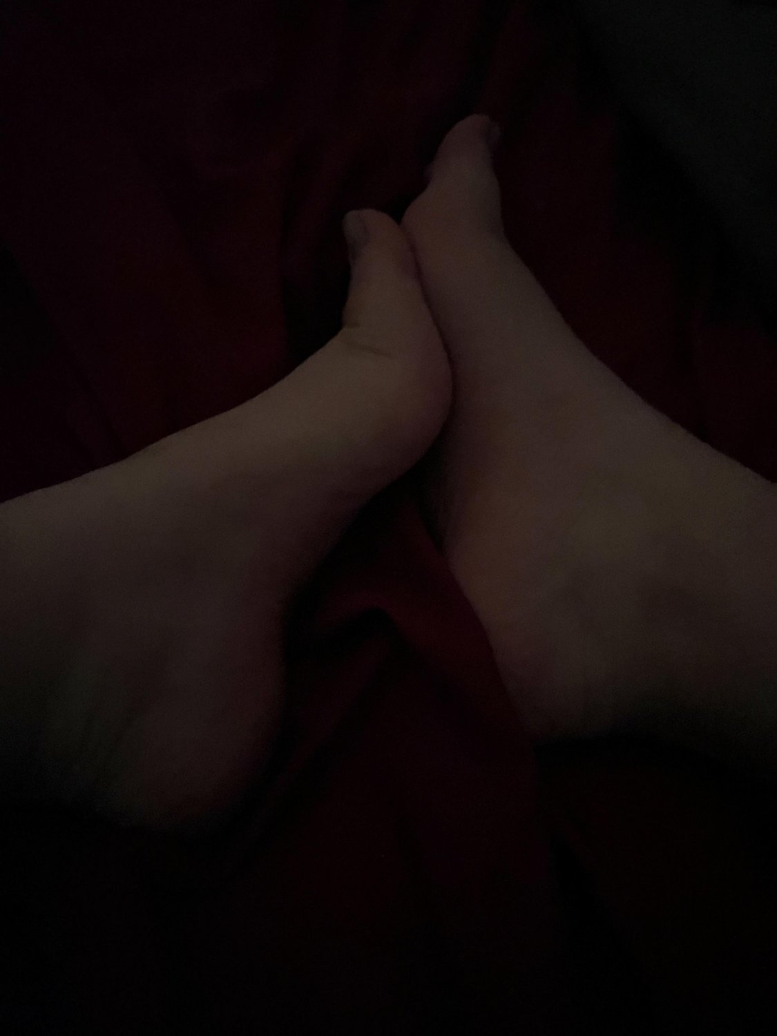 big girl's feet #CgaQIgTf