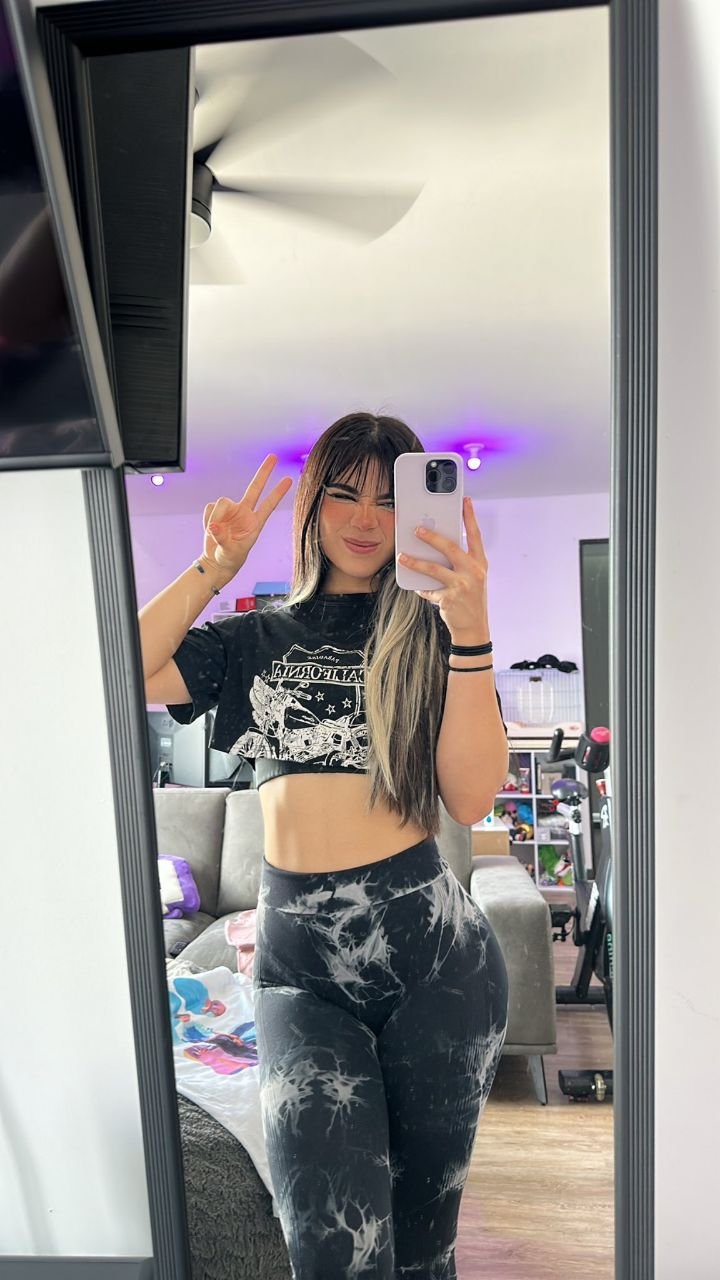 Alana Flores (1) #d5CpXuZi
