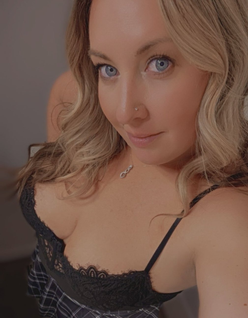 Hotwife loves being used by everyone but her hubby #daMZM1qV