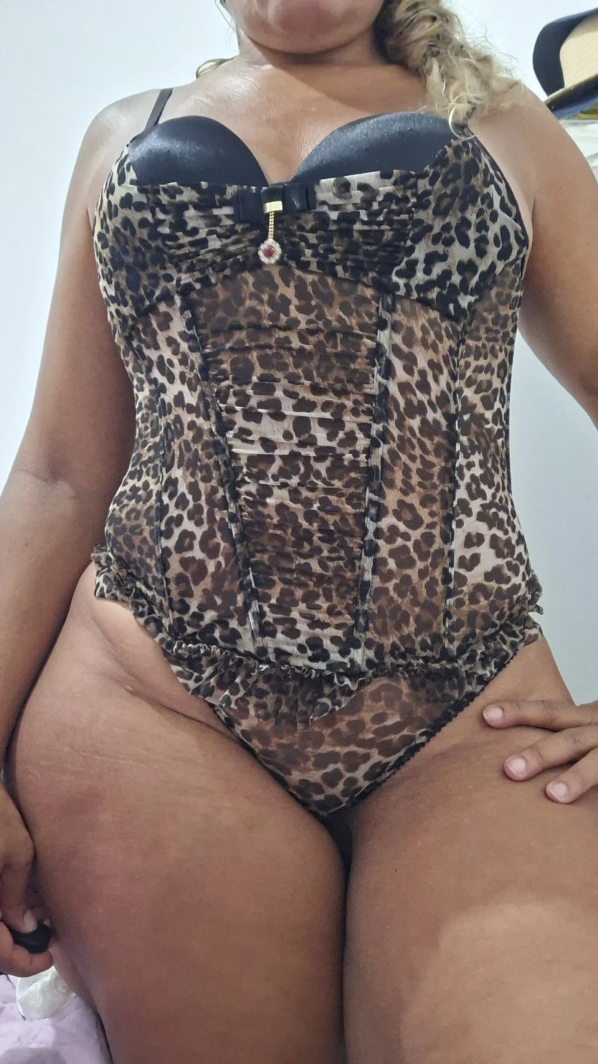 Mãos dessa coroa gostosa , feia de cara boa de rabo #dBHI9n3u