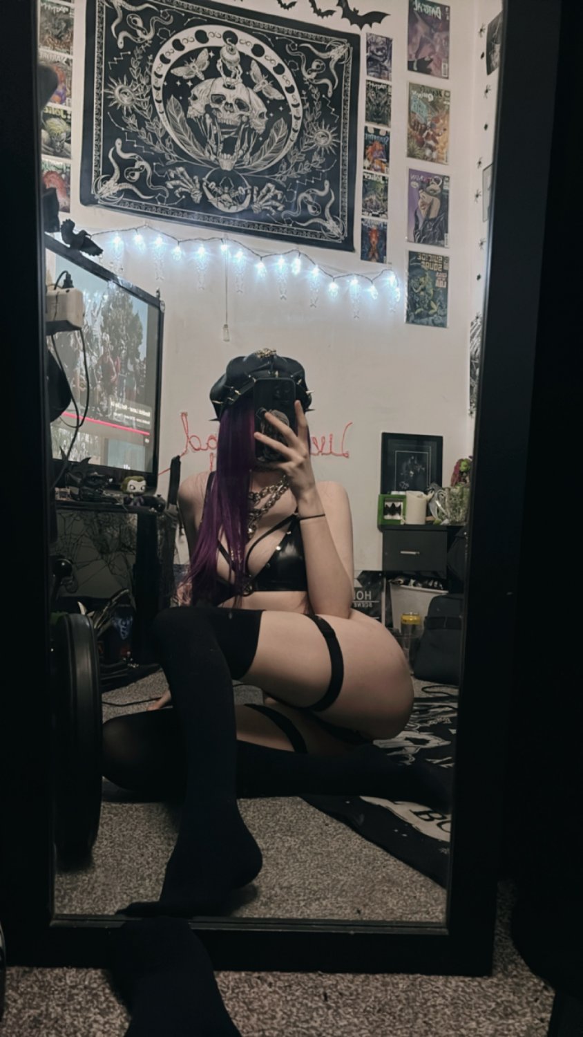 Not your dream girl, but definitely your favorite #DfUctvCx