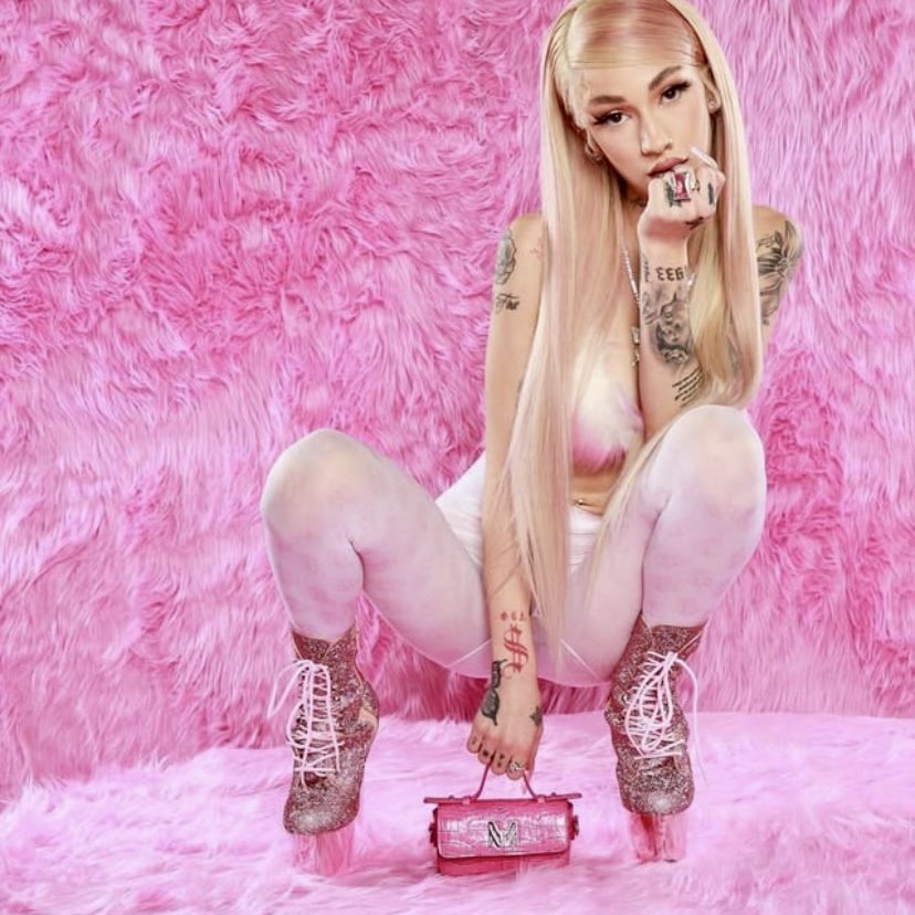 {New} Bhad Bhabie @ club working the pole on her birthday 🎂 #dhPoPk9X
