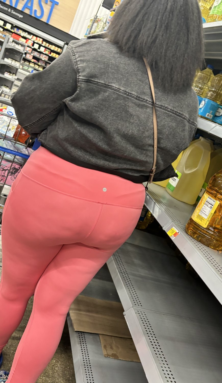 Think Booty Ebony in pink leggings (Thong) #DJZHnhYF