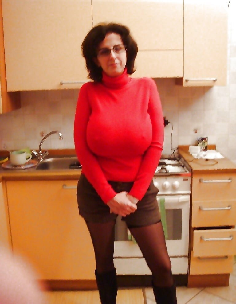 Marta - With Big Tits Or Huge Tits..?   (pic2) #DMSKRNbI