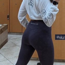 Sharing creepshots of whore ex kik or disc miketea90