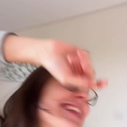 Manu linda pedindo para seus fãs que batem punheta para ela