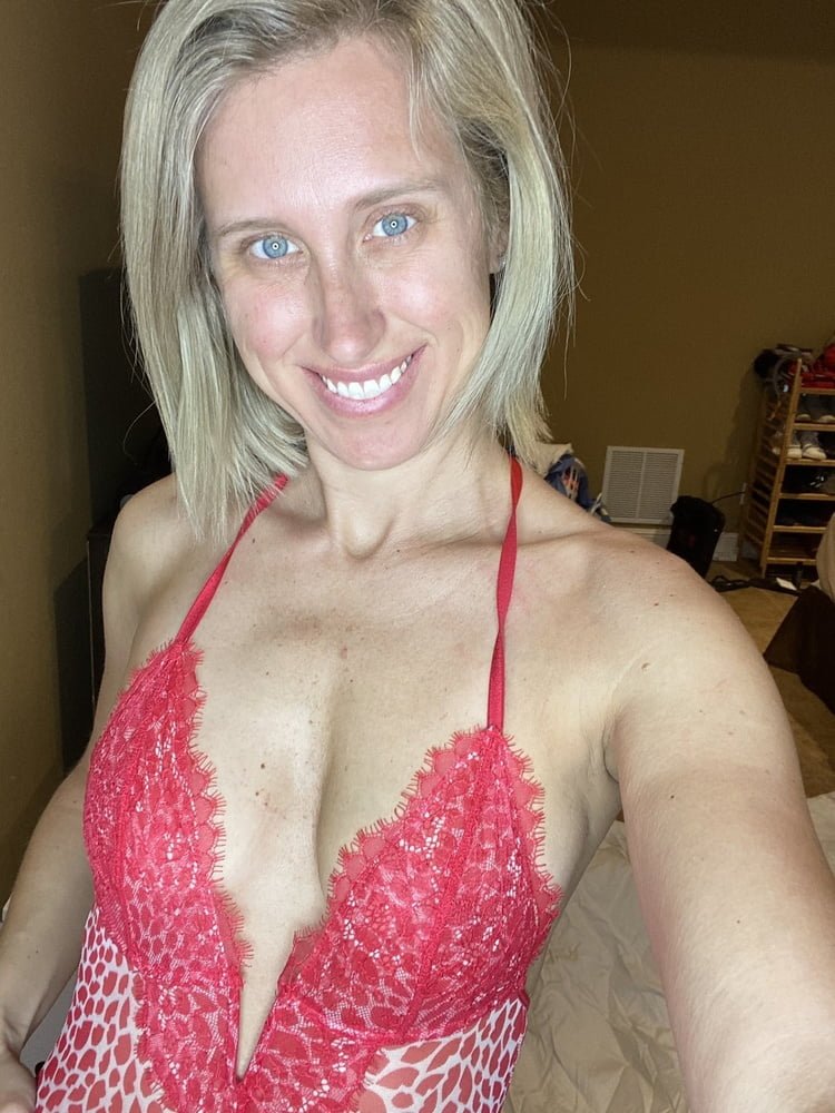 Hot Blonde Wife spreads #DpiRb2bR