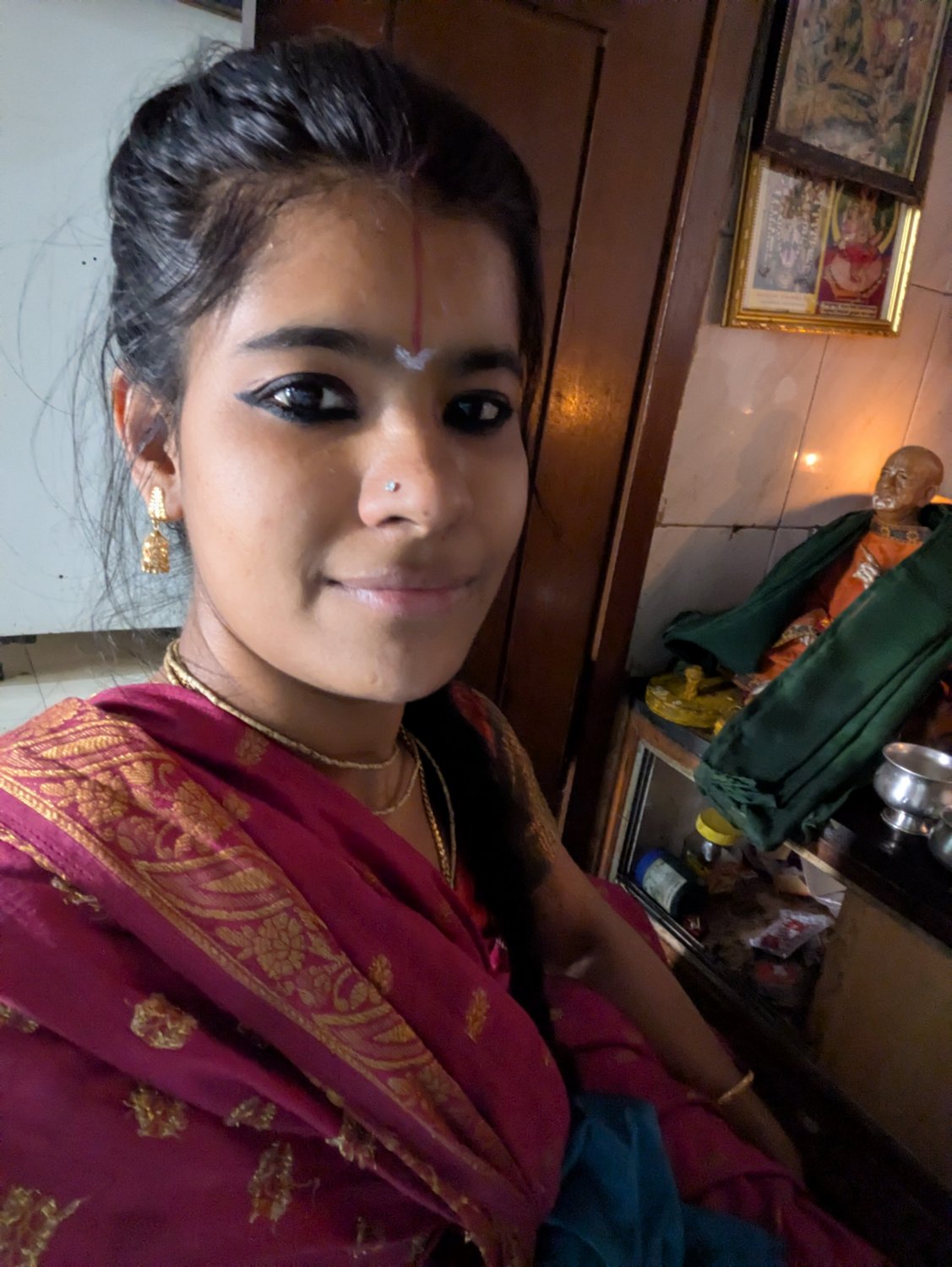 Beautiful Indian Devotee Women #dtJMN70P