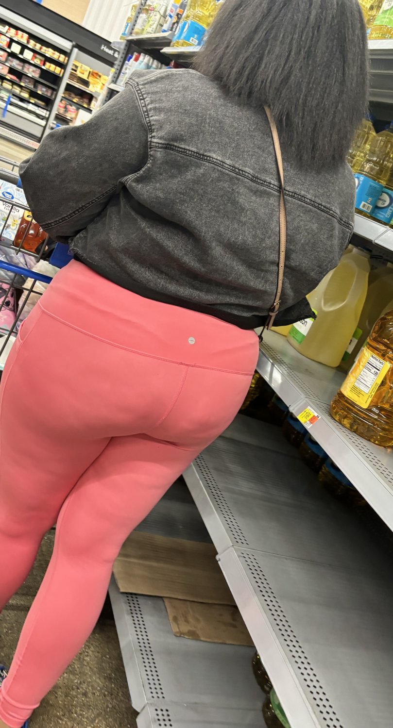 Think Booty Ebony in pink leggings (Thong) #DUcylVA8