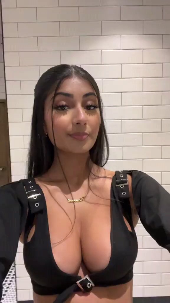 Sexy Nri Desi Babe #DXnrZ89j