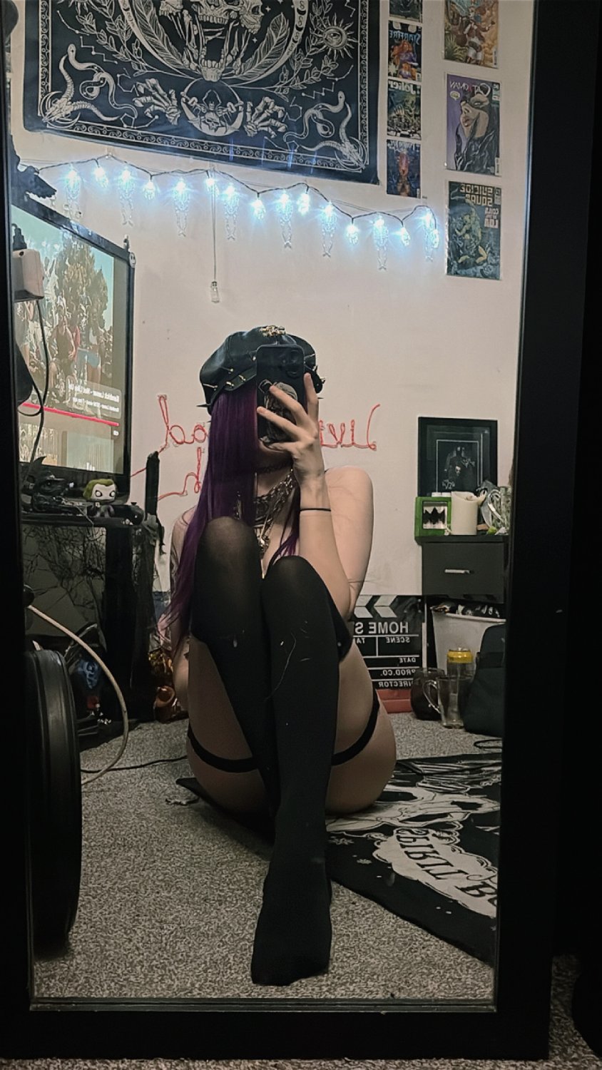 Not your dream girl, but definitely your favorite #dXquhnDn