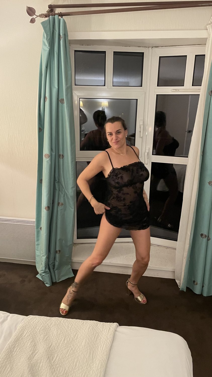 Sophie - Delicious French Mature Wife.  (Er) #dYQu3ssS