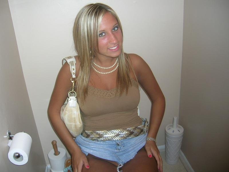 WS Potty Hotties 2011-09-07 (perfect example of how blondes have more fun) #DzNAagiI